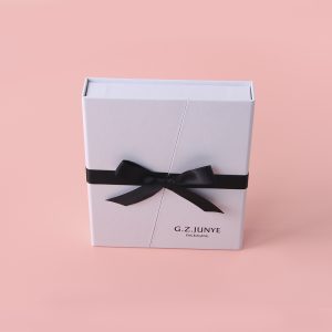 Can ribbons be used as jewelry box accessories