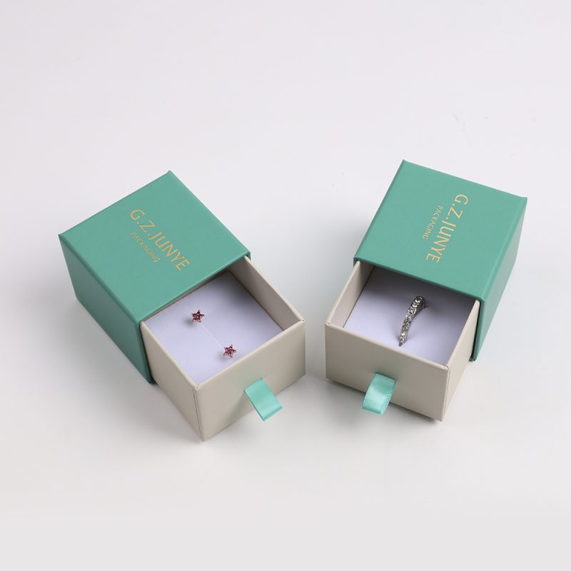 Common box body materials for green paper jewelry gift boxes