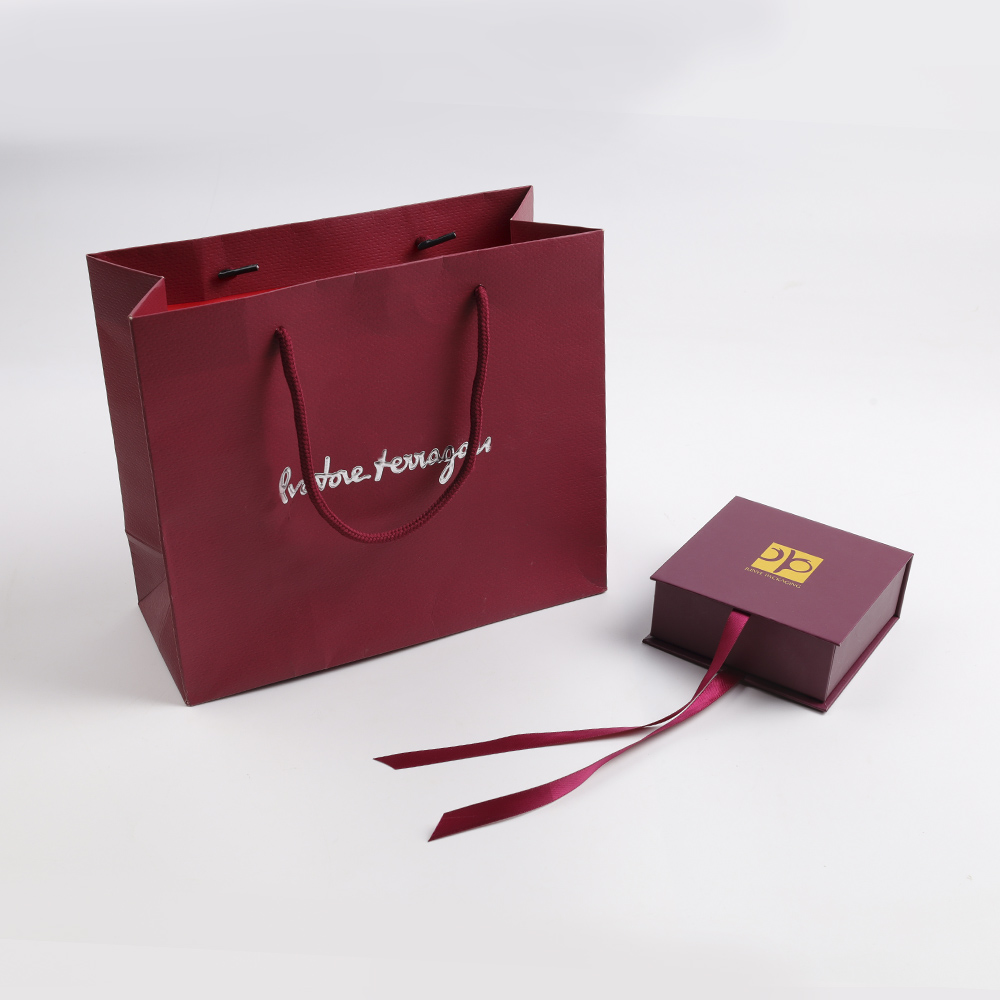 A Bold Packaging Jewelry Bag Idea—and Its Two Challenges