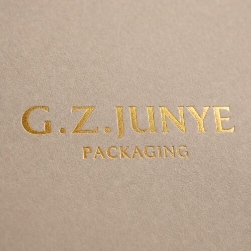 Detail of the matte beige specialty paper and the gold G.Z.JUNYE PACKAGING stamp on the lid