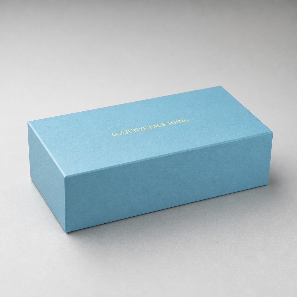 Blue eyewear box 15 x 8 x 5 cm closed at 45 degrees, lid edge level with the table